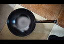 九鼎铸匠【旗舰店】炒锅老式生铁铸铁无涂层炒菜不易粘锅家用电磁炉燃气用 平底 推荐3-5人 木盖有耳 32cm 九鼎铸匠 加赠：锅盖+锅铲+锅架 实拍图