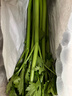 新鲜出土西芹大颗半叶绿色蔬菜榨汁专用甜脆嫩心时令蔬菜现割现发 1斤尝鲜款 实拍图