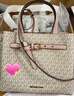 MICHAEL KORS迈克高仕【新年礼物】MK Emilia 中号大容量托特包蝴蝶包斜挎包 香草白/浅粉 640 中号 实拍图