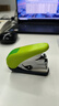 普乐士 PLUS迷你型轻松订书机办公学生用文具省力手握式订书器小号可装订32页ST-010VNH 绿色 实拍图