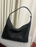 裘真【明星同款】植鞣牛皮羊皮双耳hobo单肩斜挎大容量包包女 黑色-(羊皮） 实拍图