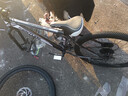 EG7山地自行车成人学生变速越野单车双减震赛车26寸青少年男女 辐条【升级减震 超强承重】黑白 26寸21速【适合：160-180CM】 实拍图