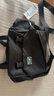 回力（Warrior）斜挎包男士挎包男女潮牌大容量单肩包学生情侣休闲运动小背包邮差 黑色【带太空人挂件】 实拍图