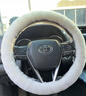 启韵 冬季纯羊毛汽车方向盘套可爱保暖短毛绒车把套皮毛一体冬天通用 白色整皮羊毛把套 实拍图
