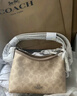 蔻驰（COACH）【品牌直供】女士LAUREL小号HOBO单肩流浪包沙黄色拼灰褐色CBH15 实拍图