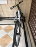 金武端自行车成人山地车公路赛车单车骑行变速超轻越野中学生初中青少年 顶配版-辐条轮-黑白色 26寸21速 实拍图