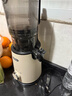 UORRIS德国欧瑞氏榨汁机 原汁机渣汁分离 大口径多功能家用小型便携式榨汁机全自动压榨炸果汁果蔬机 轻奢米白【无刀头免切丨高纯汁99.99%】 【160Nm大扭力丨石臼研磨挤压丨锁住果蔬高营养】 实拍图