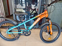 凤凰山地自行车男女变速山地车碟刹青少年儿童自行车学生单车 星际 橙蓝【单速+辐条轮】 20寸【适合125-160cm】 实拍图