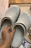 卡帝乐鳄鱼洞洞鞋男士凉鞋休闲花园拖鞋两用沙滩鞋凉拖鞋子 男 1556 白色 41 实拍图