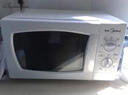 美的微波炉家用快捷小型 700W 容量20L 360°均匀加热 旋钮操控 易清洁 M1-L213B 经典款 实拍图