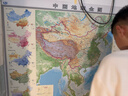 【官方正版】大幅面学生专用版地理地图套装 中国地图挂图+世界地图挂图（大尺寸约1.2米×0.9米 初中高中学生老师教师地理知识学习地图挂图墙贴挂画 地形图 洋流气候图等知识） 实拍图