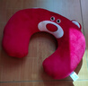 【京东物流】草莓熊u型颈枕迪士尼同款抱枕抱抱龙u型颈枕护颈枕 草莓熊（东大版） 实拍图