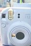 富士（FUJIFILM）instax  mini12 一次成像 立拍立得相机 mini12 绣球蓝 套餐五（官方标配+水晶壳+肩带+白边相纸20张） 实拍图