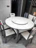 坞里岩板餐桌椅组合现代简约轻奢家用小户型饭桌变圆桌实木餐桌可伸缩 亮光皎月白桌面+黑白框架【升级舒适皮椅】 1.35米 一桌六椅【加厚款】 实拍图