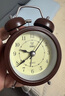 得力（deli）儿童节礼物迷你复古机械闹钟夜光床头闹钟儿童学生开学升学必备  棕色9024开学礼物开学季 实拍图