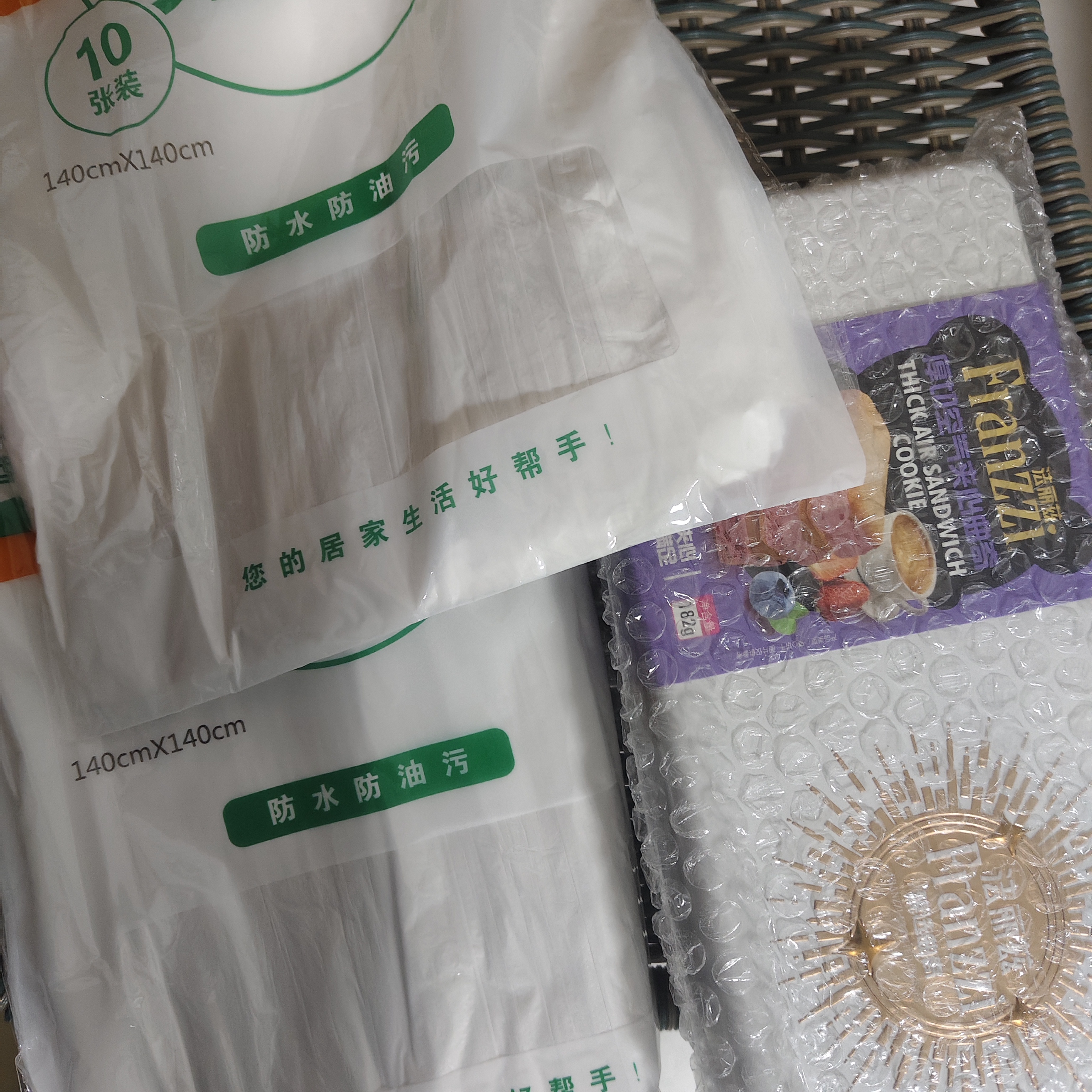 台布一次性桌布加厚商用家用圆桌方桌子露营批发防水餐饮防油特厚 一次性桌布10张/包【透红】 140cm*140cm 实拍图