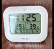 德力西电气（DELIXI ELECTRIC）家用室内温度计带笑脸婴儿房闹钟计时电子数显温湿度计温度表 实拍图