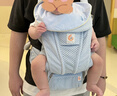 ERGObaby二狗背带婴儿抱娃神器四季透气外出旅行遛娃神器breeze解放双手 Omni Deluxe宁静蓝+口水巾 实拍图