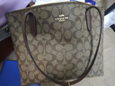 蔻驰（COACH）【品牌直供】女士中号托特包单肩手提包卡其色拼棕色4455 实拍图