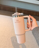 STANLEY保温杯 巨无霸吸管杯保温保冷车载家居办公大容量男女学生水杯子 【热卖TOP1】晶粉- 887ml 实拍图