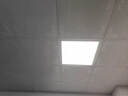 雷士（NVC） 集成吊顶灯 led吸顶灯铝扣板平板灯嵌入式厨房灯面板卫生间灯 珍珠白~18W 正白光 30x30cm 实拍图