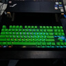 雷蛇（Razer）PBT/ABS键帽升级套件 樱桃配列 双色注塑 游戏机械键盘104透光含拔键器 PBT键帽 炫绿 实拍图