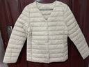 鸭鸭（YAYA）佟丽娅同款轻薄羽绒服女新款冬季短款圆领内胆修身时尚薄外套男 米白色【女款无领】 S 【建议80-90斤】 实拍图