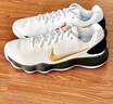 耐克男子实战篮球鞋冬季抗扭低帮NIKE HYPERDUNK 2017 LOW HV1793 170白/金属金/黑 44 实拍图