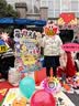 轩缔阁幼儿园跳蚤市场装饰场景布置爱心义卖kt板迎宾牌集市摊位展示展板 爱心义卖跳蚤市场摊位牌 带支架+气球+价格牌+打气筒 实拍图
