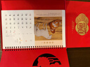 朗捷（longe）台历2026年日历马年月历大格子书写计划本式年历简约办公桌面日历摆件桌历定制 红色-好运年（2026年） 实拍图
