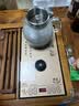 开品 底部全自动上水电热水壶 家用智能自动茶台电茶炉  快速烧水消毒茶具套装 可嵌入式玻璃烧水茶台 1L 金色蓝光20X37CM 蒸茶烧水 桶水款 实拍图