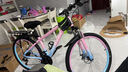 永久山地自行车成人山地车学生铝合金变速油碟刹内走线男女士单车赛车 辐条/炫彩粉【京仓发货 加厚车座】 26寸【适合：155-185cm】 24速【定位变速器】 实拍图