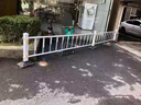 世腾市政道路护栏栅栏人车分流隔离围栏防撞围挡停车场公路交通防护栏 报价请咨询客服 实拍图