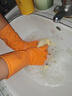 金钱花厨房洗碗家务洗衣服天然橡胶乳胶食品级胶皮清洁防水刷碗手套加厚 橙色款加厚促销款一双 S码（适合手小女士或儿童） 实拍图