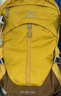 艾王（AIONE）新款专业户外登山双肩背包30升大容量男女超轻便徒步旅行防泼水 天澄黄一代2383 30L（背负系统+赠防雨罩） 实拍图