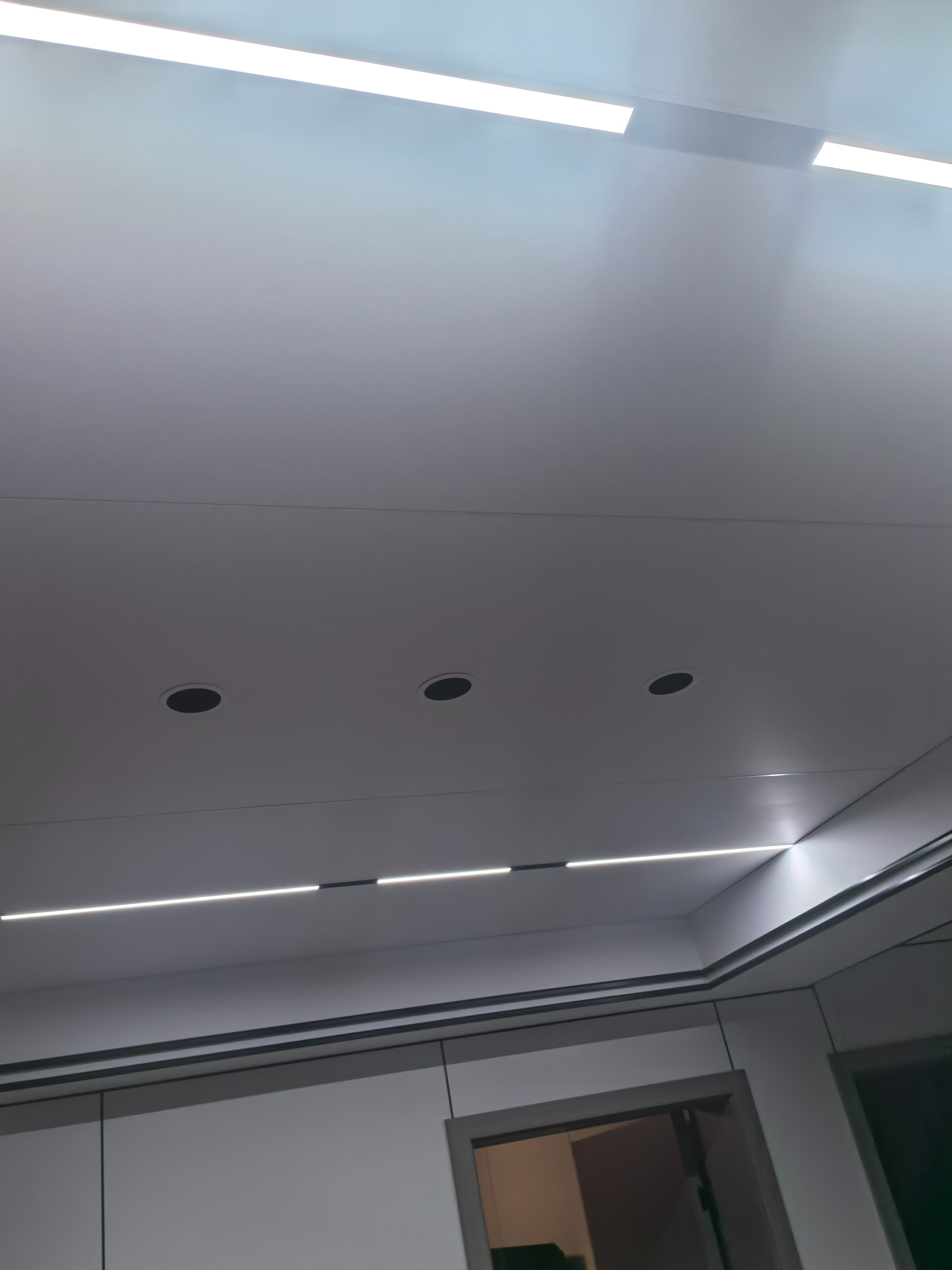 Yeelight智能嵌入式磁吸轨道灯R22无边框射灯客厅卧室过道线性无主灯 10W无极调色-智能泛光灯-30cm 实拍图