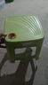 网红塑料凳子30.5cm客厅防滑凳餐桌凳简约可摞叠便携凳浴室凳 绿色【两种款式随机发】 （一个装） 实拍图