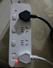 公牛（BULL）分控插座/插线板/插排/排插/接线板/宿舍家用桌面拖线板  3C认证  4位分控全长3米 独立开关 实拍图