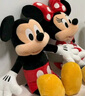 迪士尼（Disney）经典米奇米妮毛绒玩偶玩具大号公仔抱枕娃娃儿童女生生日情侣礼物 米奇红色中号 实拍图