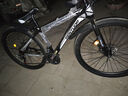 EG7山地自行车成人学生变速越野单车双减震赛车26寸青少年男女 辐条【加厚车轮-加厚车架】黑白 27.5寸24速【适合：175-190CM】 实拍图