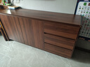 康诗苑【首发爆款】实木餐边柜靠墙一体圆角茶水柜中古风置物柜子储物柜 胡桃色三抽双门【160*40*80】 实拍图