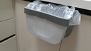 家の物语（KATEI STORY）日本厨房垃圾桶挂式家用分类垃圾桶折叠橱柜门壁挂厨余收纳桶客厅 厨房垃圾桶小号 灰色 4.5L 实拍图