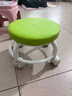 【京喜甄选】椅子万向轮美缝凳子带轮旋转擦地矮凳美甲修脚凳滑轮 儿童凳-绿色款 实拍图
