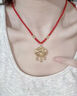 中国黄金（CHINA GOLD）平安锁黄金项链男女足金吊坠长命锁挂坠新年节送生日礼物婴儿宝宝 【今/次日达】平安锁吊坠+4金珠【红绳】约1.9g 实拍图