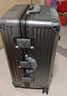 狄斯顿保罗行李箱大容量30英寸超大号结实耐用合金硬壳密码箱出国托运旅行箱 黑色【加厚加深铝框+全封闭干湿内衬】 30英寸  【USB+杯架+挂钩+支架】 实拍图