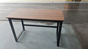 馨美凯电脑桌台式家用简易书桌办公桌简约现代工作台租房卧室学习写字桌 【单桌1.6cm厚桌面】黑架+深胡桃 长120cm*宽60cm*高74cm 实拍图