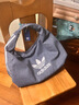 adidas「云朵包」牛仔风大容量运动挎包女子阿迪达斯官方三叶草 制服蓝 NS 实拍图