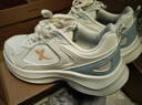 特步女子跑步鞋运动鞋冬季新款革面防泼水轻便减震休闲跑鞋 实拍图