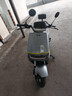 五羊【官方正品】2025款电动摩托车NFC解锁大功率电动车俩轮代步电摩男女时尚电动踏板车 星球灰/速度50M/前碟后鼓/靠背板 72V35A/全新石墨烯电池/木架发货 实拍图
