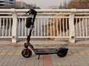 九号（Ninebot）电动滑板车成年人两轮代步折叠便携式智能减震避震防滑稳定智慧显示大屏全新第三代滑板车F3 实拍图